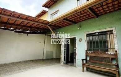 Imagem: A casa possui 3 Dormitórios, 3 Banheiros, 3 Vagas na garagem