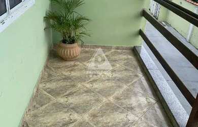 Imagem 14: CASA TRIPLEX COM 3 QUARTOS 2 BANHEIROS 1 LAVABO GAARAGEM E VARANDA NO RECREIO DOS BANDEIRA