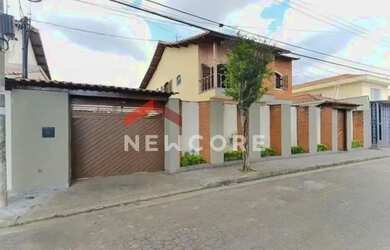 Imagem: A casa possui 5 Dormitórios, 4 Banheiros, 5 Vagas na garagem