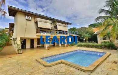 Imagem: A casa possui 5 Dormitórios, 5 Banheiros, 538m² de Área e