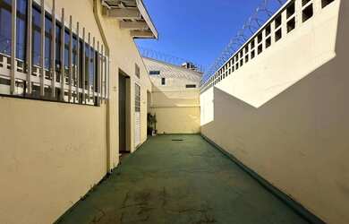 Imagem: O depósito possui 1 Vaga na garagem, 110m² de Área e está