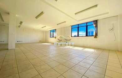 Imagem: O depósito para alugar possui e está localizado em Salgado