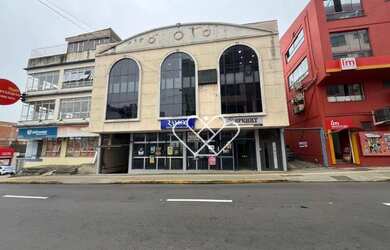 Imagem: O depósito possui 3 Vagas na garagem e 500m² de Área e está