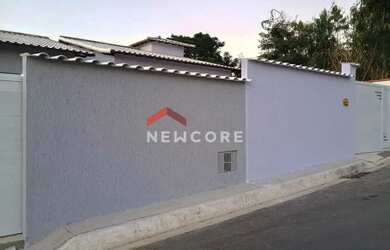 Imagem: A casa possui 2 Dormitórios, 1 Banheiro, 2 Vagas na garagem