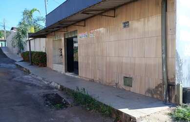 Imagem: A casa possui 2 Dormitórios, 2 Banheiros, 330m² de Área e