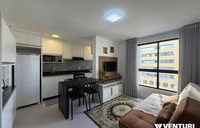 Imagem: O apartamento possui 1 Dormitório, 1 Banheiro, 1 Vaga na garagem