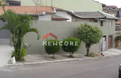 Imagem: A casa possui 2 Dormitórios, 2 Banheiros, 1 Vaga na garagem