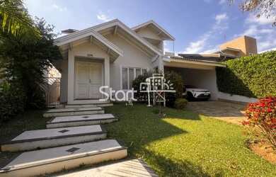 Imagem: A casa em condomínio à venda possui 4 Dormitórios, 4 Banheiros