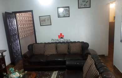 Imagem: A casa possui 3 Dormitórios, 3 Banheiros, 4 Vagas na garagem