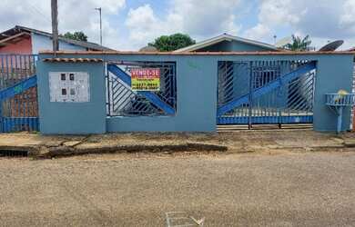 Imagem: A casa possui 5 Dormitórios, 2 Banheiros, 1 Vaga na garagem