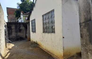 Imagem: A casa possui 2 Dormitórios, 1 Banheiro, 1 Vaga na garagem