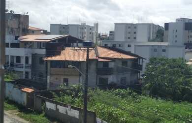 Imagem: A casa possui 5 Dormitórios, 4 Banheiros, 5 Vagas na garagem