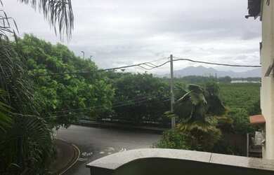 Imagem: A casa em condomínio possui 3 Dormitórios, 1 Banheiro, 2 Vagas