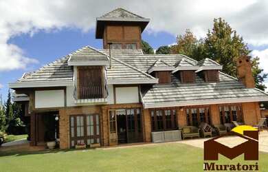 Imagem: A casa em condomínio possui 5 Dormitórios, 5 Banheiros, 2