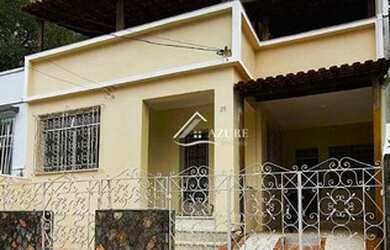 Imagem: A casa possui 4 Dormitórios, 3 Banheiros, 1 Vaga na garagem