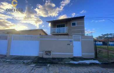 Imagem: A casa possui 2 Dormitórios, 1 Banheiro, 2 Vagas na garagem