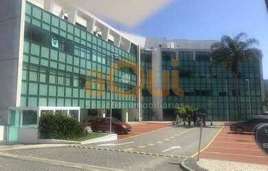 Imagem: O depósito possui 5 Vagas na garagem, 196m² de Área e está