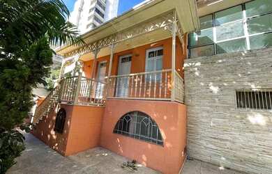 Imagem: O depósito possui 5 Vagas na garagem, 400m² de Área e está