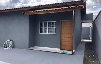 Imagem: A casa possui 2 Dormitórios, 2 Banheiros, 1 Vaga na garagem