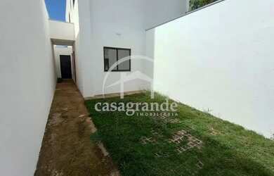 Imagem: A casa possui 2 Dormitórios, 3 Banheiros, 1 Vaga na garagem