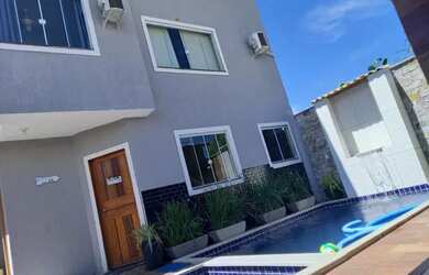 Imagem: A casa possui 2 Dormitórios, 2 Banheiros, 2 Vagas na garagem