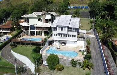 Imagem: A casa em condomínio possui 5 Dormitórios, 5 Banheiros, 4