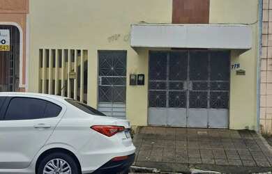Imagem: A casa possui 2 Dormitórios, 1 Banheiro, 1 Vaga na garagem