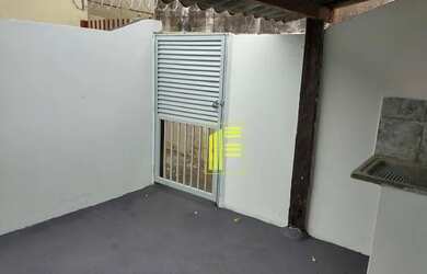 Imagem: A casa possui 1 Dormitório, 1 Banheiro, 55m² de Área e está