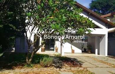 Imagem: A casa em condomínio possui 4 Dormitórios, 5 Banheiros, 4