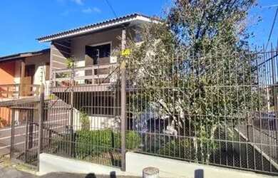 Imagem: A casa possui 2 Dormitórios, 2 Banheiros, 1 Vaga na garagem