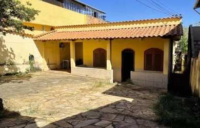 Imagem: A casa possui 3 Dormitórios, 2 Banheiros e está localizado