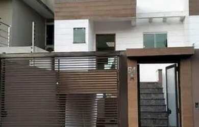 Imagem: A casa possui 3 Dormitórios, 3 Banheiros, 5 Vagas na garagem