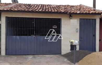 Imagem: A casa à venda possui 2 Dormitórios, 1 Banheiro, 2 Vagas na