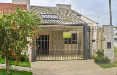 Imagem: A casa possui 3 Dormitórios, 2 Banheiros, 1 Vaga na garagem