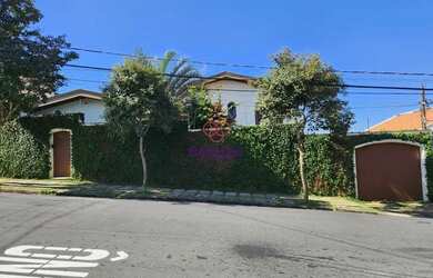 Imagem: A casa possui 4 Dormitórios, 3 Banheiros, 4 Vagas na garagem