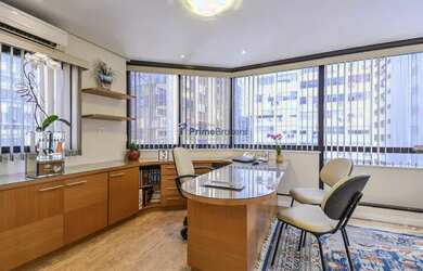 Imagem: O depósito possui 2 Vagas na garagem e 93m² de Área e está