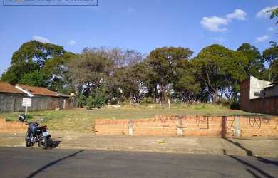 Imagem: O terreno possui 270m² de Área e está localizado em Parque