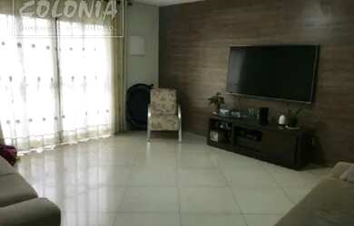 Imagem: A casa possui 3 Dormitórios, 4 Banheiros, 5 Vagas na garagem