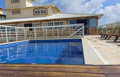 Imagem: A casa possui 5 Dormitórios, 2 Banheiros, 4 Vagas na garagem