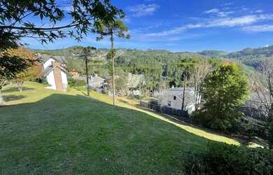 Imagem: O terreno possui 598m² de Área e está localizado em Gramado