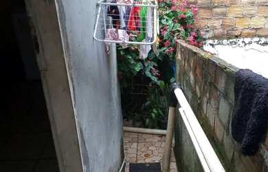 Imagem: A casa possui 1 Dormitório, 1 Banheiro, 1 Vaga na garagem e