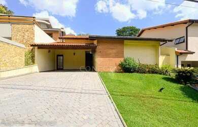 Imagem: A casa possui 3 Dormitórios, 2 Banheiros, 4 Vagas na garagem