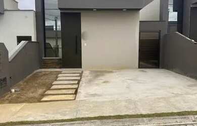 Imagem: A casa em condomínio possui 2 Dormitórios, 1 Banheiro, 2 Vagas