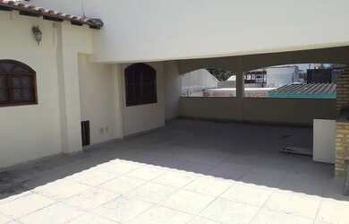 Imagem: A casa em condomínio possui 5 Dormitórios, 5 Banheiros, 5