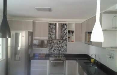 Imagem: A casa possui 4 Dormitórios, 3 Banheiros, 2 Vagas na garagem