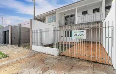 Imagem: A casa possui 4 Dormitórios, 3 Banheiros, 2 Vagas na garagem