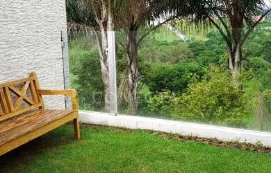 Imagem: A casa possui 3 Dormitórios, 2 Banheiros, 4 Vagas na garagem