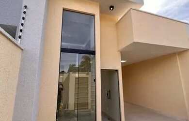 Imagem: A casa possui 3 Dormitórios, 2 Banheiros, 2 Vagas na garagem