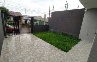 Imagem: A casa possui 3 Dormitórios, 2 Banheiros, 2 Vagas na garagem