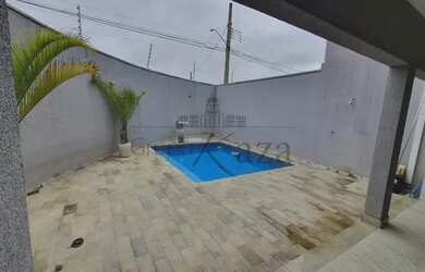 Imagem: A casa em condomínio possui 3 Dormitórios, 3 Banheiros, 2